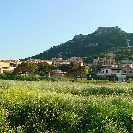 Hébergement de vacances Charming House With Terrace & Garden - Loiri Porto San Paolo *